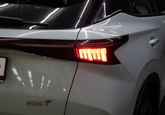 Подержанный автомобиль Omoda C5 2024 года (26 фото)