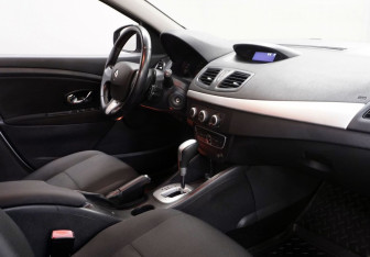 Подержанный автомобиль Renault Megane Hatchback 2012 года (10 фото)