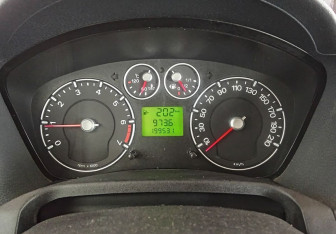 Подержанный автомобиль Ford Fiesta Hatchback 2008 года (13 фото)