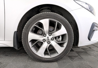 Подержанный автомобиль Kia Optima Sedan 2020 года (18 фото)