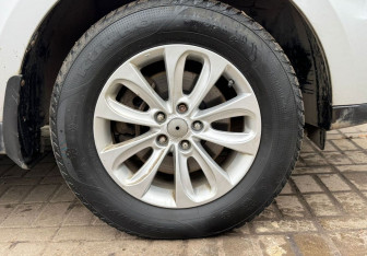 Подержанный автомобиль Hyundai Santa Fe 2012 года (13 фото)