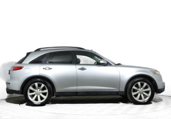 Подержанный автомобиль Infiniti FX 2003 года (4 фото)