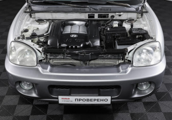 Подержанный автомобиль Hyundai Santa Fe 2002 года (9 фото)