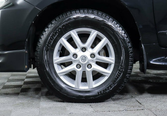 Подержанный автомобиль Toyota Land Cruiser Suv 2014 года (8 фото)