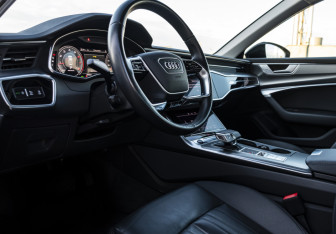 Подержанный автомобиль Audi A6 Sedan 2022 года (9 фото)