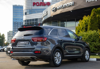 Подержанный автомобиль Kia Sorento 2019 года (4 фото)