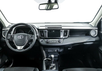 Подержанный автомобиль Toyota RAV4 2018 года (6 фото)