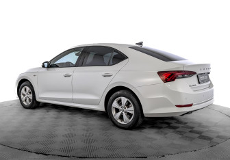 Подержанный автомобиль Skoda Octavia Liftback 2021 года (7 фото)