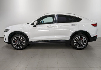 Подержанный автомобиль Geely Tugella 2023 года (8 фото)