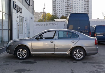 Подержанный автомобиль Skoda Octavia Liftback 2012 года (8 фото)
