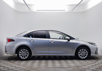 Подержанный автомобиль Toyota Corolla Sedan 2022 года (4 фото)