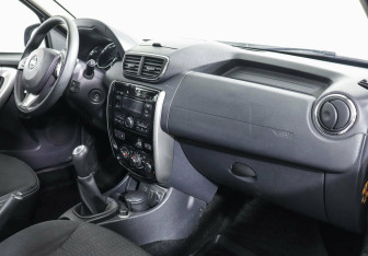 Подержанный автомобиль Nissan Terrano 2017 года (5 фото)