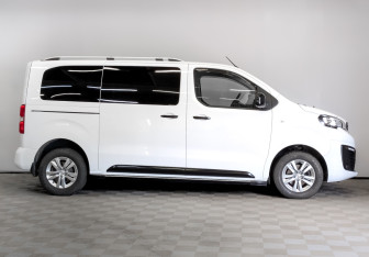 Подержанный автомобиль Peugeot Traveller 2021 года (4 фото)