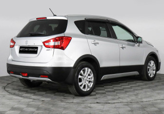 Подержанный автомобиль Suzuki SX4 Hatchback 2021 года (2 фото)