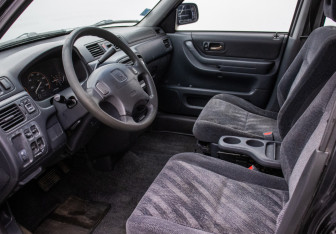 Подержанный автомобиль Honda CR-V 1999 года (10 фото)