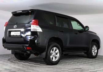 Подержанный автомобиль Toyota Land Cruiser Prado 2011 года (4 фото)