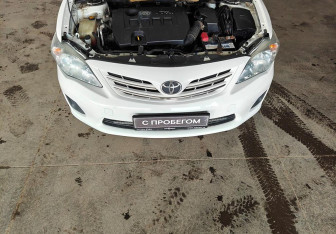 Подержанный автомобиль Toyota Corolla Sedan 2011 года (14 фото)