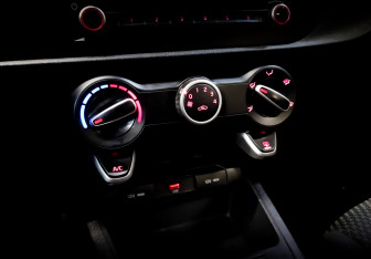 Подержанный автомобиль Kia Rio Hatchback 2021 года (25 фото)