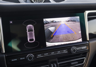 Подержанный автомобиль Porsche Macan 2021 года (19 фото)