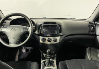 Подержанный автомобиль Hyundai Elantra Sedan 2009 года (12 фото)
