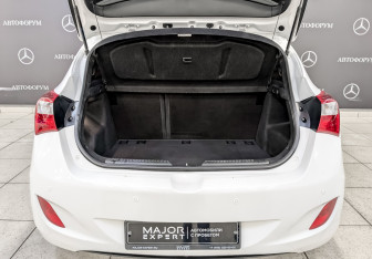 Подержанный автомобиль Hyundai i30 Hatchback 2014 года (10 фото)