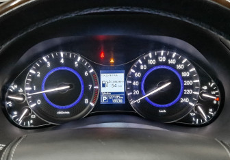 Подержанный автомобиль Infiniti QX80 2019 года (16 фото)