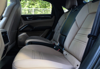 Подержанный автомобиль Porsche Cayenne 2019 года (8 фото)