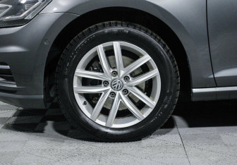 Подержанный автомобиль Volkswagen Golf Wagon 2019 года (5 фото)