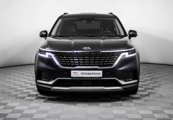 Подержанный автомобиль Kia Carnival 2021 года (2 фото)
