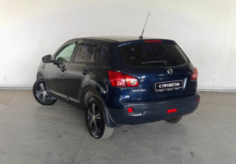 Подержанный автомобиль Nissan Qashqai 2008 года (7 фото)
