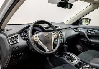 Подержанный автомобиль Nissan X-Trail 2017 года (17 фото)