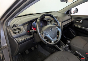 Подержанный автомобиль Kia Rio Sedan 2016 года (15 фото)