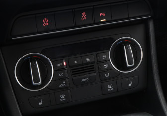 Подержанный автомобиль Audi Q3 2017 года (14 фото)