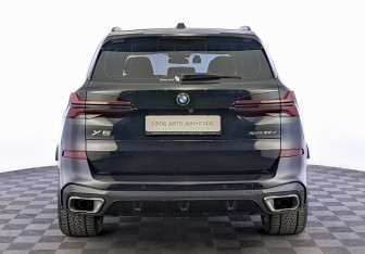 Подержанный автомобиль BMW X5 2025 года (6 фото)