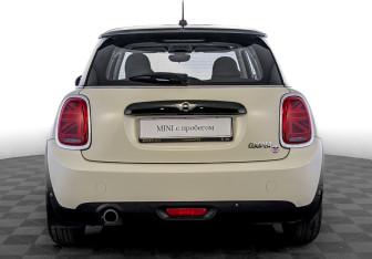 Подержанный автомобиль MINI Hatch 2018 года (6 фото)