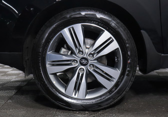 Подержанный автомобиль Hyundai ix35 2014 года (9 фото)