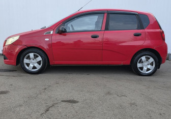 Подержанный автомобиль Chevrolet Aveo Hatchback 2011 года (8 фото)