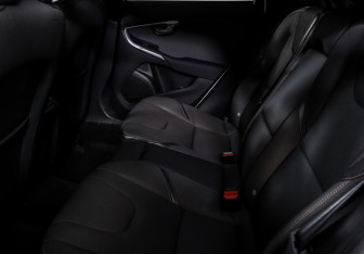 Подержанный автомобиль Volvo V40 Cross Country 2017 года (10 фото)