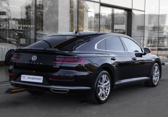 Подержанный автомобиль Volkswagen Arteon 2018 года (5 фото)