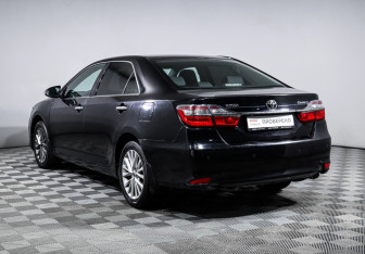 Подержанный автомобиль Toyota Camry Sedan 2015 года (7 фото)