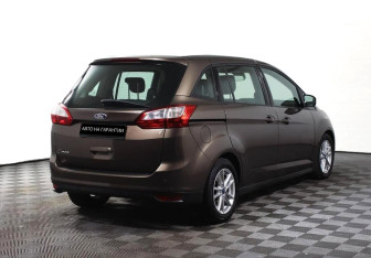 Подержанный автомобиль Ford S-MAX 2016 года (4 фото)