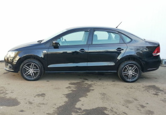 Подержанный автомобиль Volkswagen Polo Sedan 2013 года (8 фото)