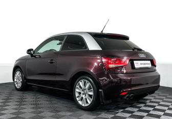 Подержанный автомобиль Audi A1 2012 года (7 фото)