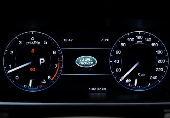 Подержанный автомобиль Land Rover Range Rover Sport 2016 года (11 фото)