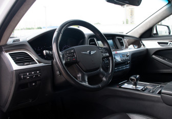 Подержанный автомобиль Genesis G80 2018 года (9 фото)