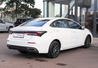 Подержанный автомобиль Omoda S5 2024 года (4 фото)
