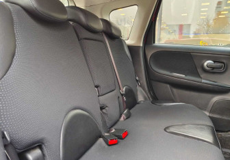 Подержанный автомобиль Nissan Note 2012 года (11 фото)