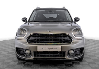 Подержанный автомобиль MINI Countryman 2018 года (2 фото)