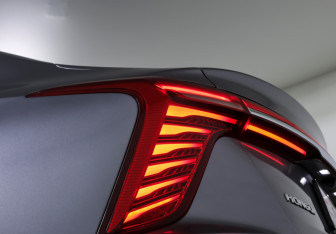 Подержанный автомобиль Hongqi H5 2023 года (25 фото)