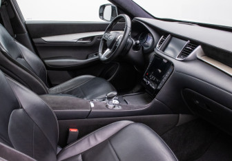 Подержанный автомобиль Infiniti QX50 2018 года (9 фото)